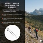 Bastoncini Distance ripiegati e sentiero di montagna