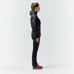 Donna con giacca Salewa Puez Aqua 3 nera vista di lato