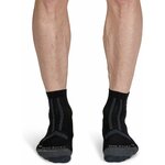 Piedi con calze X-Socks Trailrun Discover nere viste di fronte