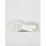 Suola bianca e grigia con intagli di flessione della Nike Revolution 8
