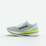 Scarpa Kiprun Kipstorm Challenger vista dal lato interno con la scritta Kiprun sulla tomaia