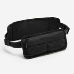 Cintura Kiprun modulabile nera vista di lato con la tasca piatta a zip e il retro in rete