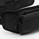 Dettaglio della zip con tiretto in cordino sullo scomparto della cintura Kiprun