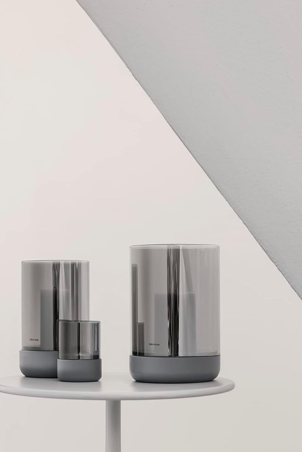 blomus Windlicht CALMA | Kerzenhalter aus hochwertigem Beton und Glas | Farbe Light Gray | Größe M | 12L x 12B x 20H cm | I 4