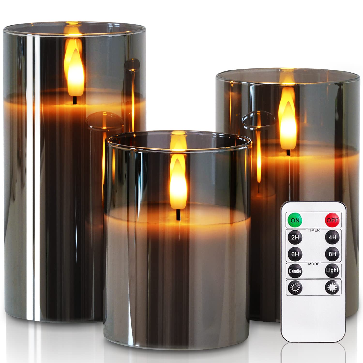 Drei LED-Kerzen in grauen Gläsern in drei Höhen mit warmgelbem Licht