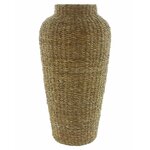 Naturfarbene, handgeflochtene Bodenvase aus Seegras in konischer Form vor weißem Hintergrund