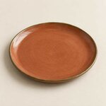 Assiette plate en grès émaillé terracotta, liseré olive, faite main à Nice