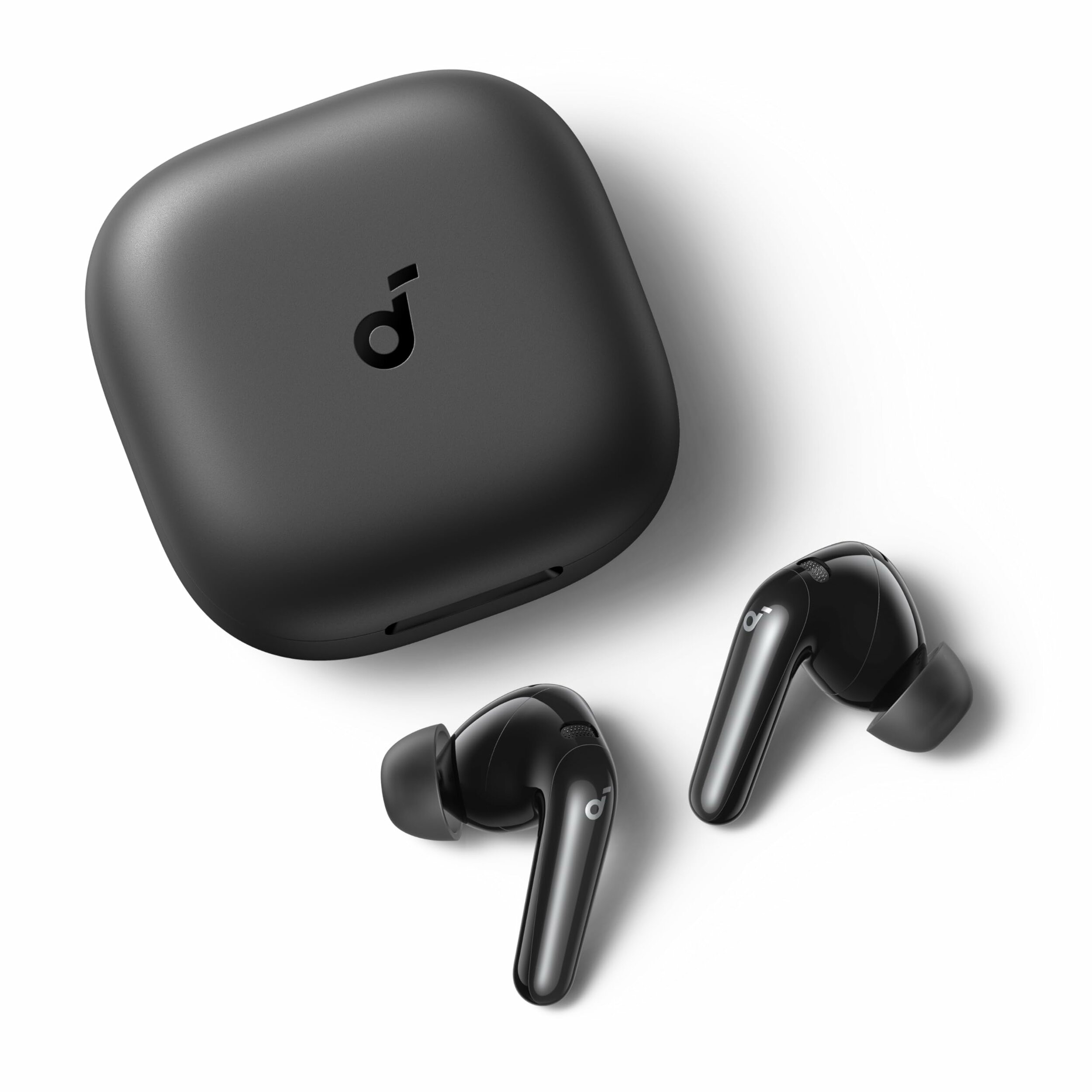 Écouteurs sans fil Soundcore P31i noirs dans leur boîtier de charge