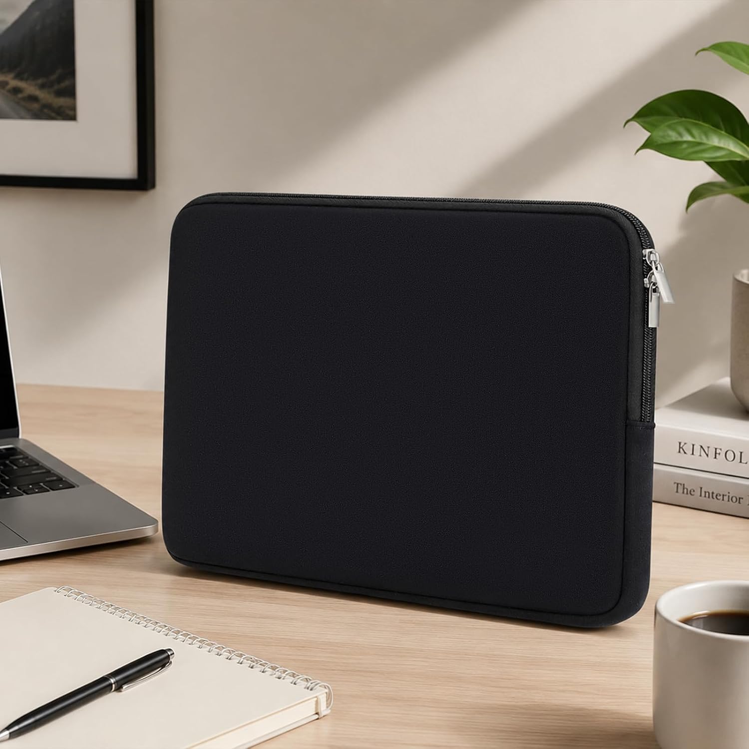 Housse posée sur un bureau