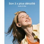 Femme écoutant de la musique avec les écouteurs P31i