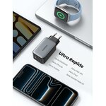 Chargeur branché qui recharge un téléphone et une montre