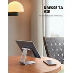 Support de tablette réglable posé sur une table près dune fenêtre