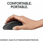 Main posée sur la souris compacte, confortable à transporter