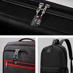 Cadenas posés sur la fermeture dune valise et dun sac à dos