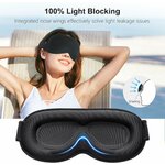 Voyageuse portant le masque 3D qui bloque toute la lumière