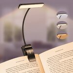 Lampe de lecture à pince allumée sur un livre