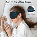 Voyageuse endormie avec le masque 3D sur le visage