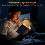 Lecteur au lit éclairé par la lampe sans gêner son voisin