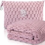 Couverture de voyage rose pliée dans sa housse qui fait oreiller