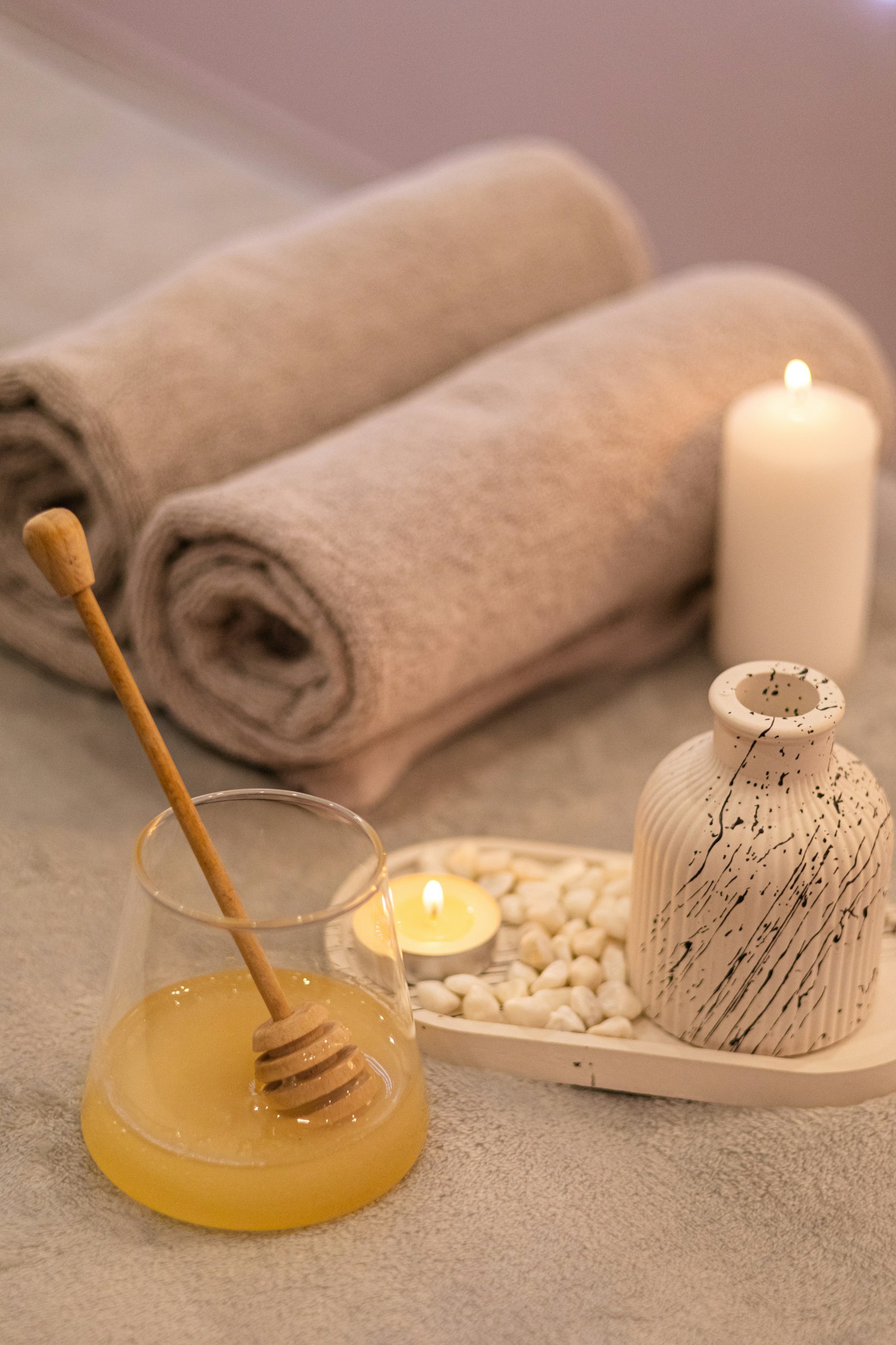 Bougies et serviettes, ambiance Maison Amma