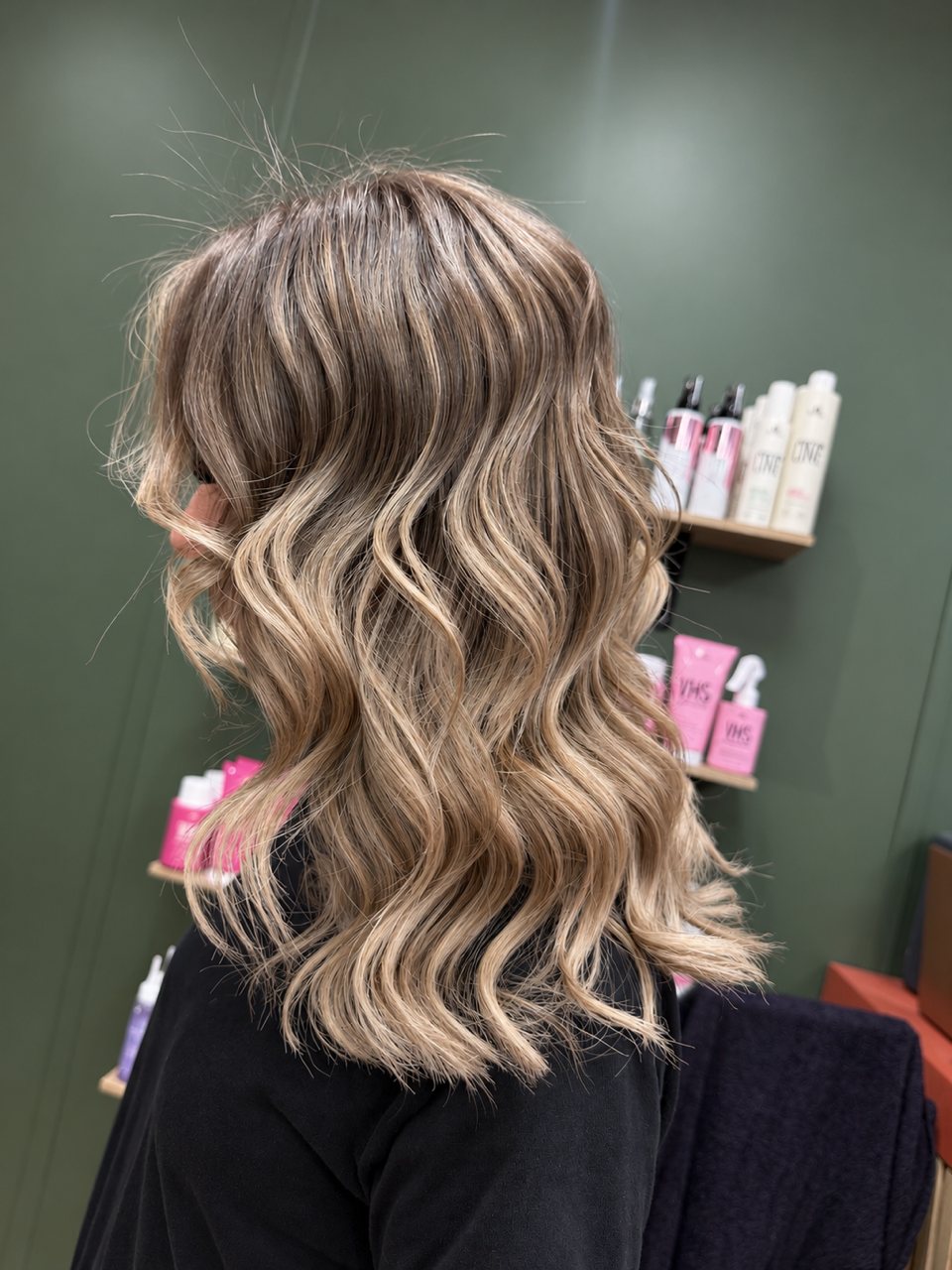 Balayage blond lumineux réalisé chez NouvL'R