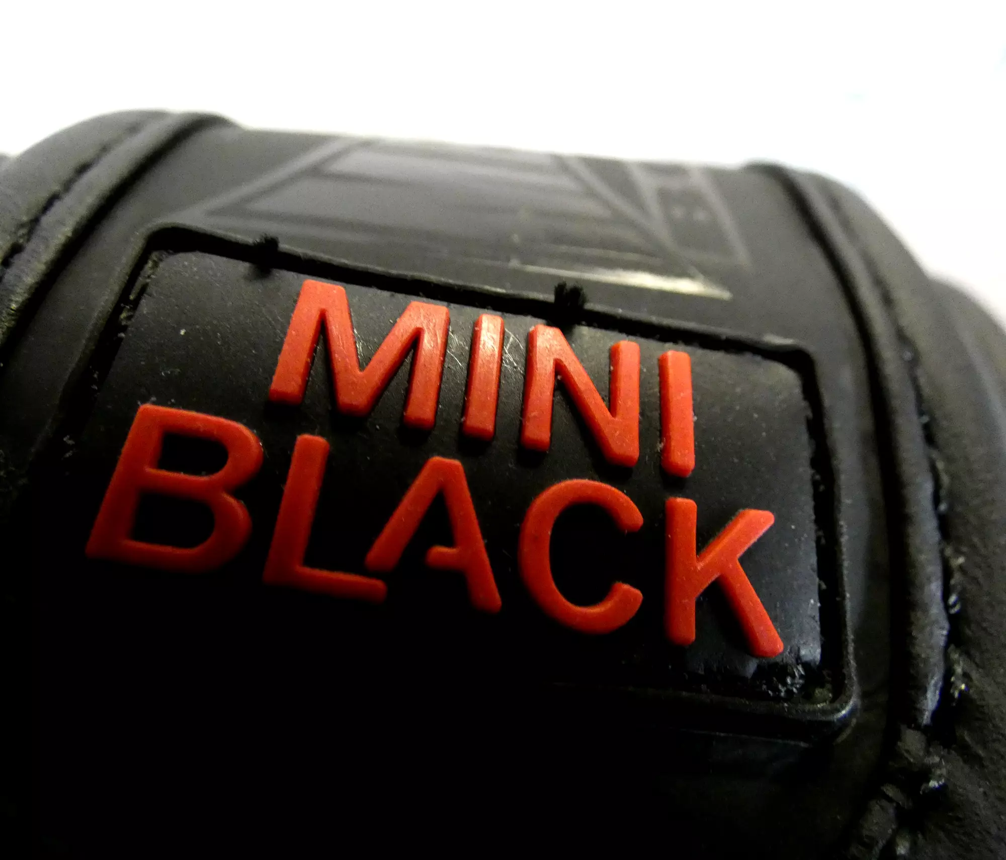 gant-de-boxe-metal-boxe-enfant-mini-black-MBGAN001N-2