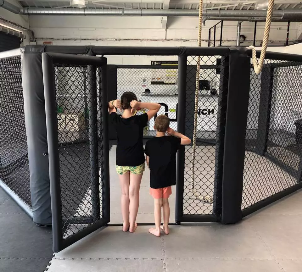 cage-de-mma-au-sol