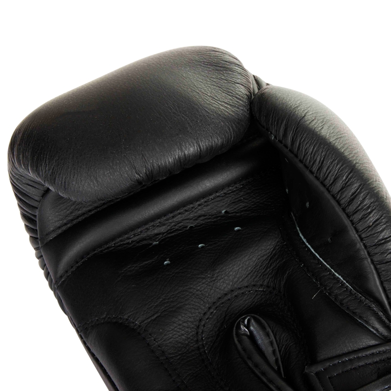 gant de boxe noir et blanc