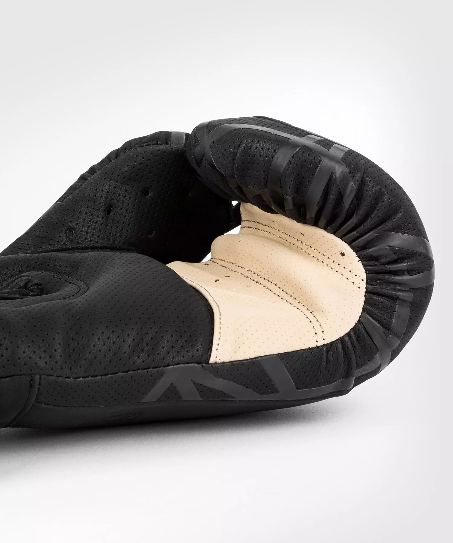gant-boxe-tecmo-noir-sable-venum