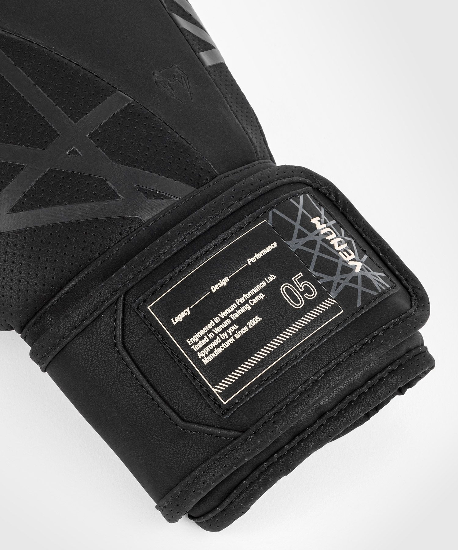 gant-de-boxe-venum-tecmo-noir