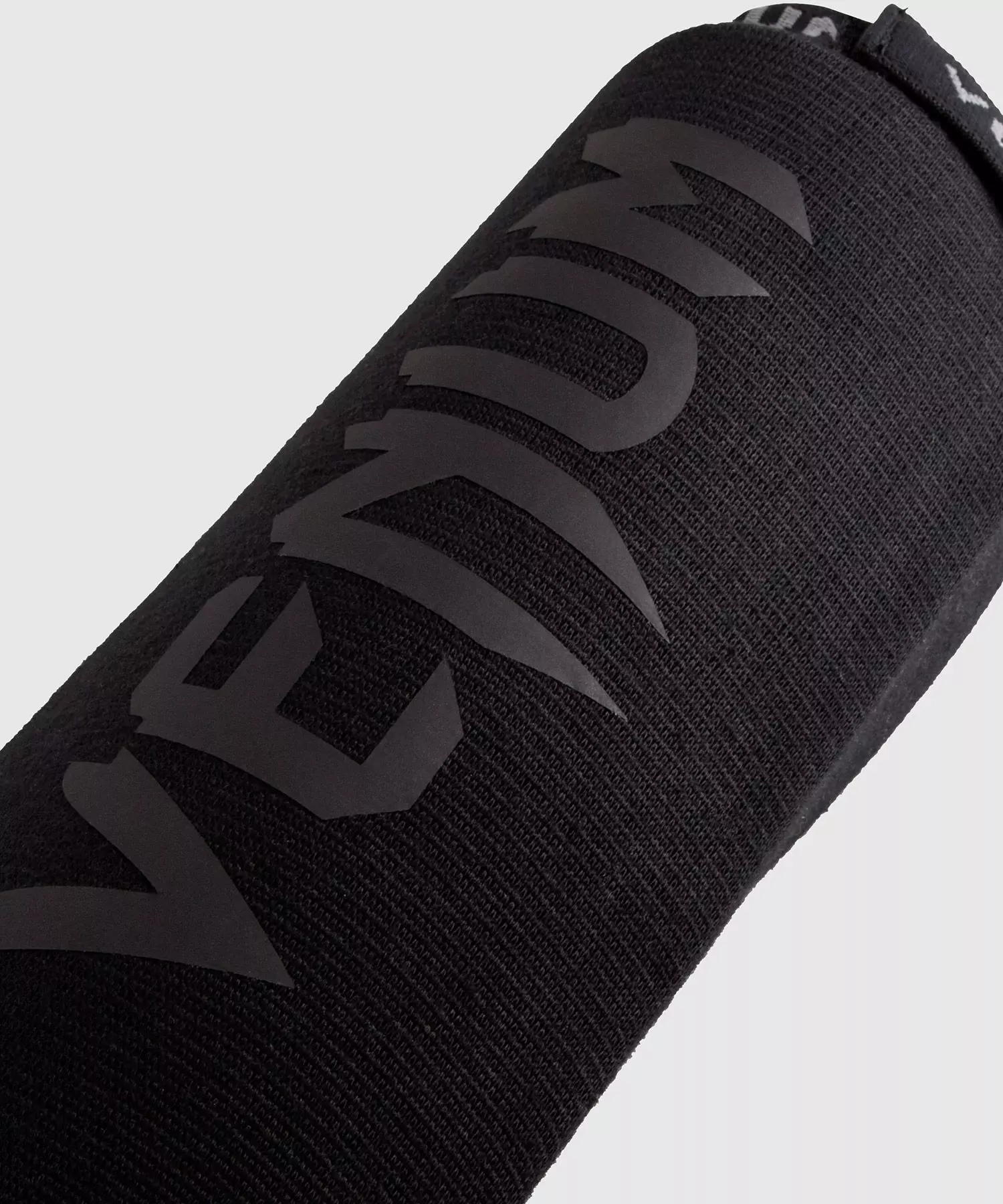 protege-tibias-et-pied-venum-kontact-noir-noir