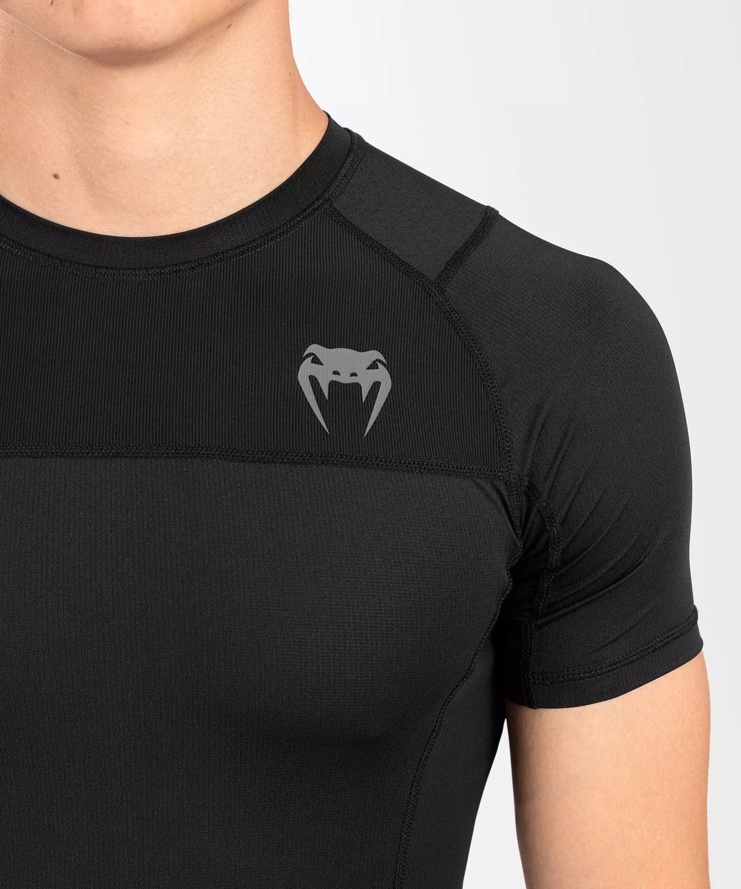 rashguard-venum-g-fit-air-noir