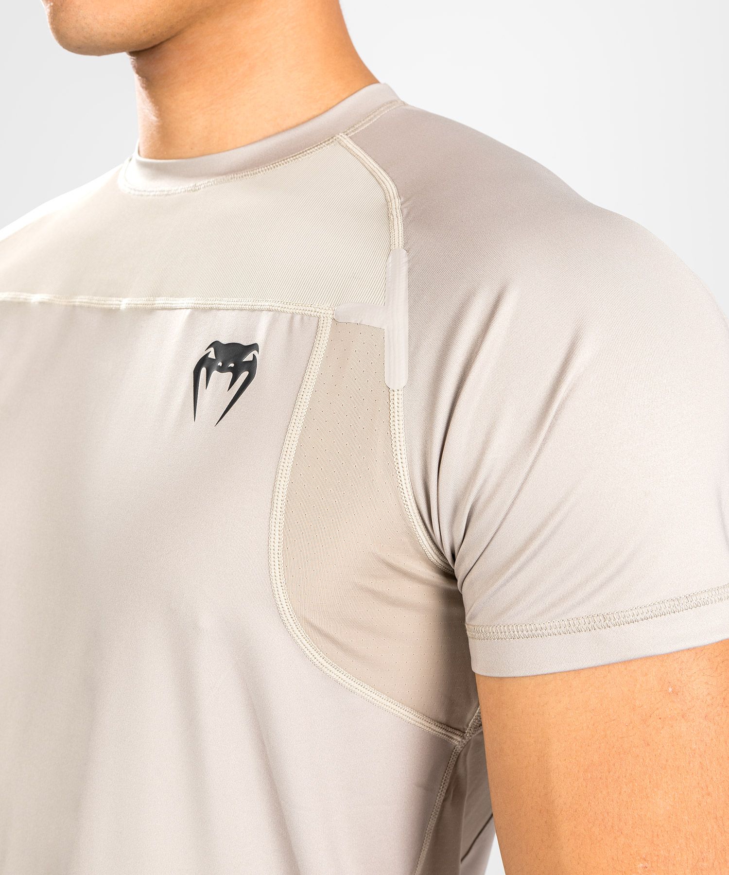 t-shirt-venum-g-fit-beige