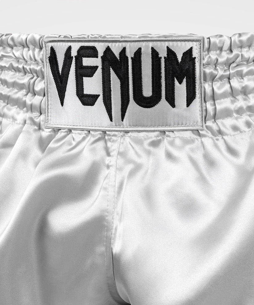 short-venum-classic-muay-thai-argent-noir