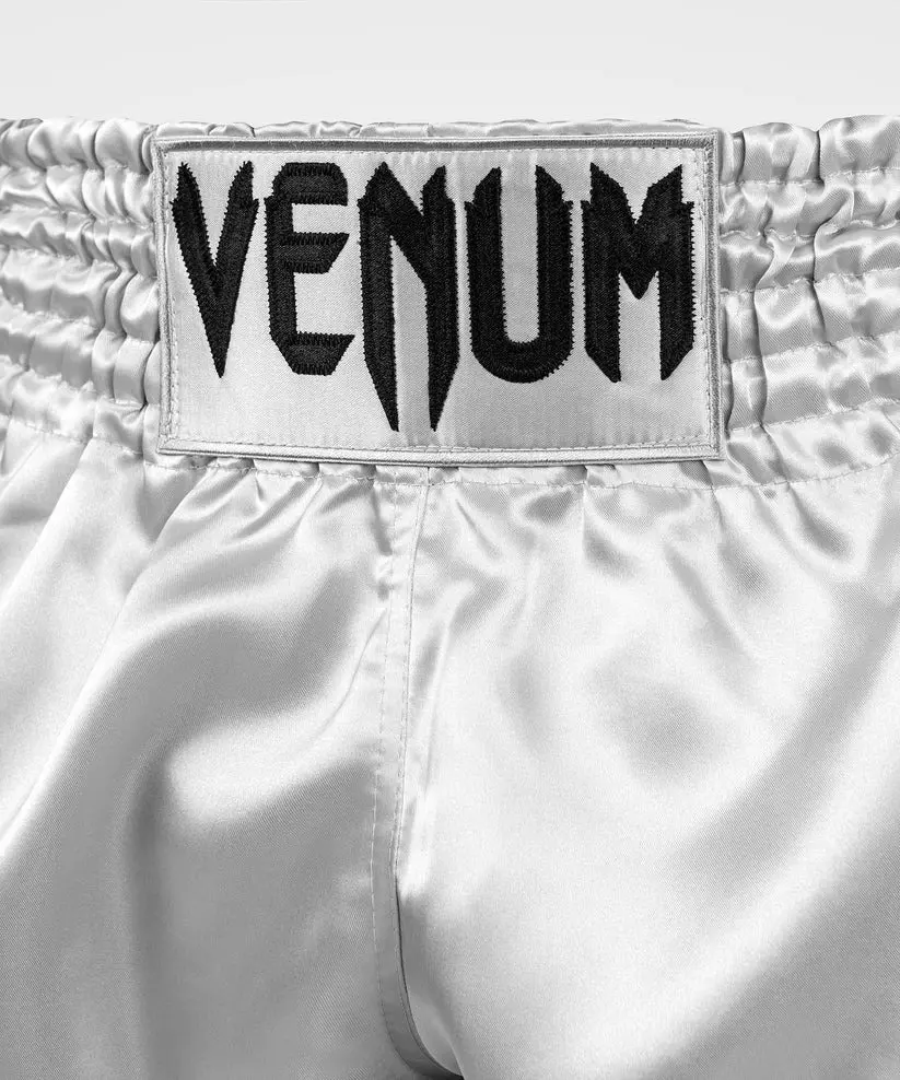 short-venum-classic-muay-thai-argent-noir