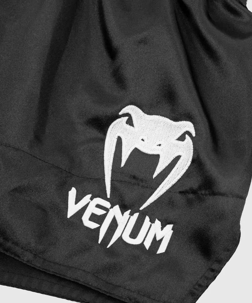 short-de-boxe-thai-venum-noir-blanc-classic