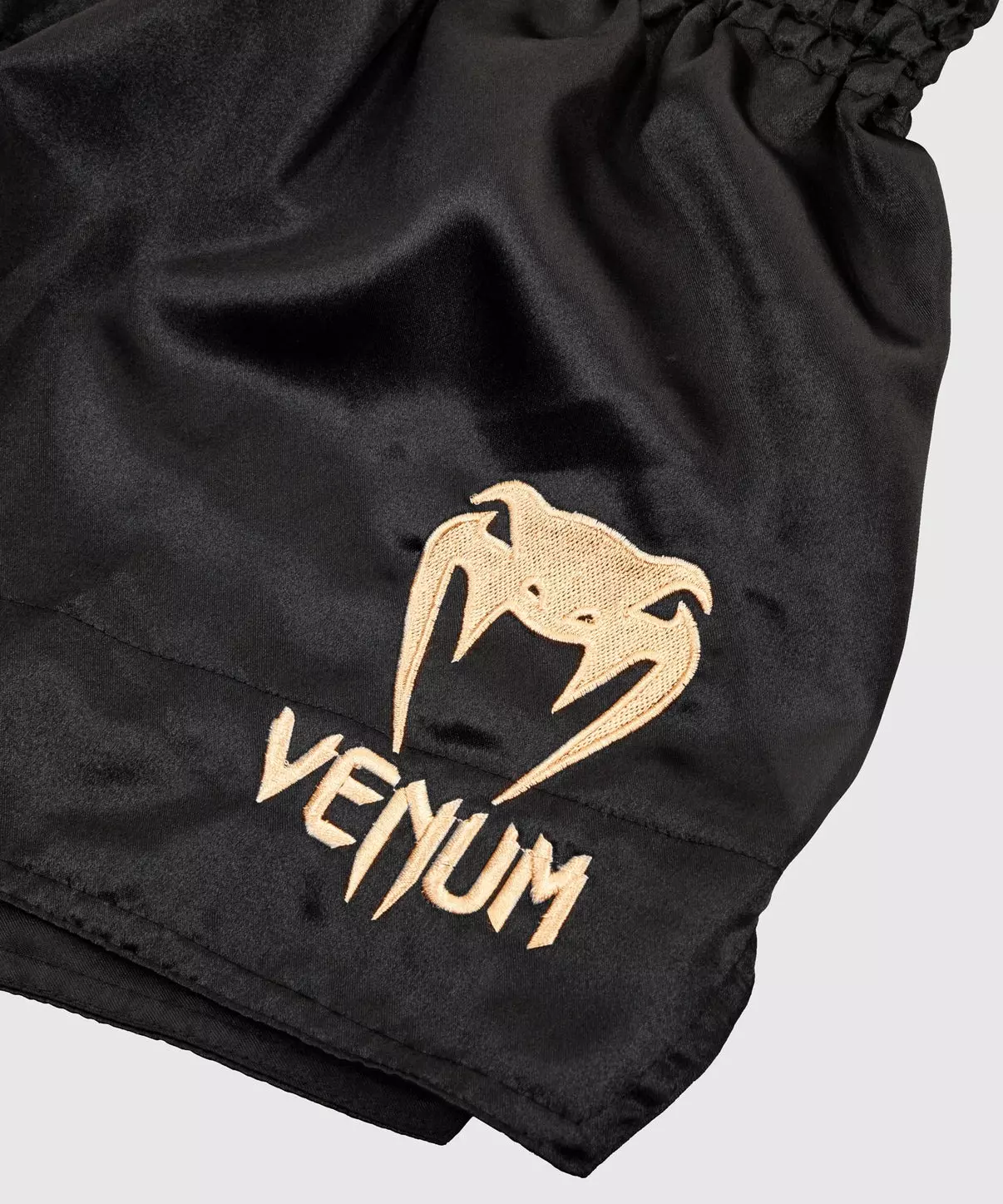 short-de-boxe-thai-venum-noir-or-classic