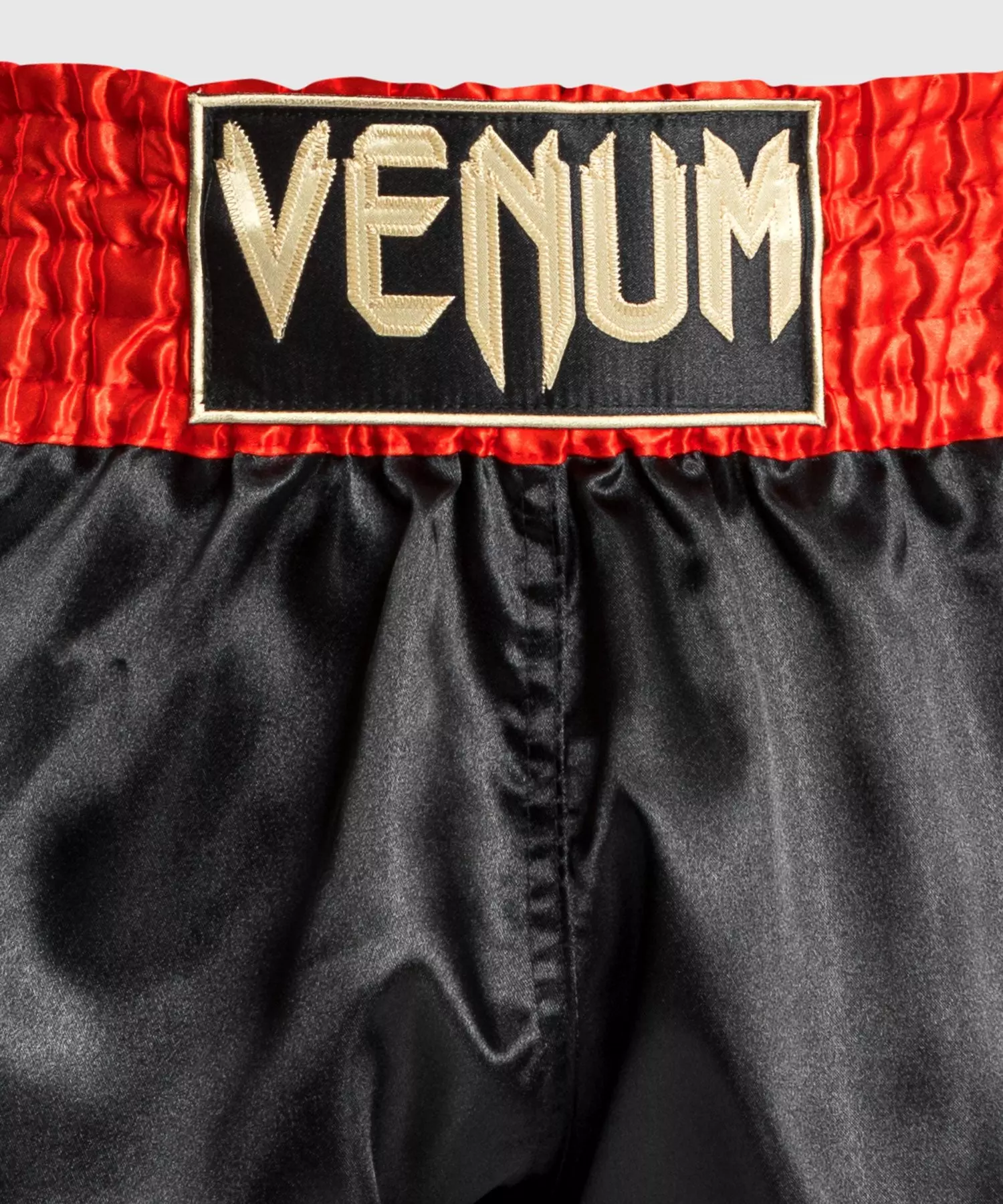 short-venum-de-boxe-thai-noir-rouge