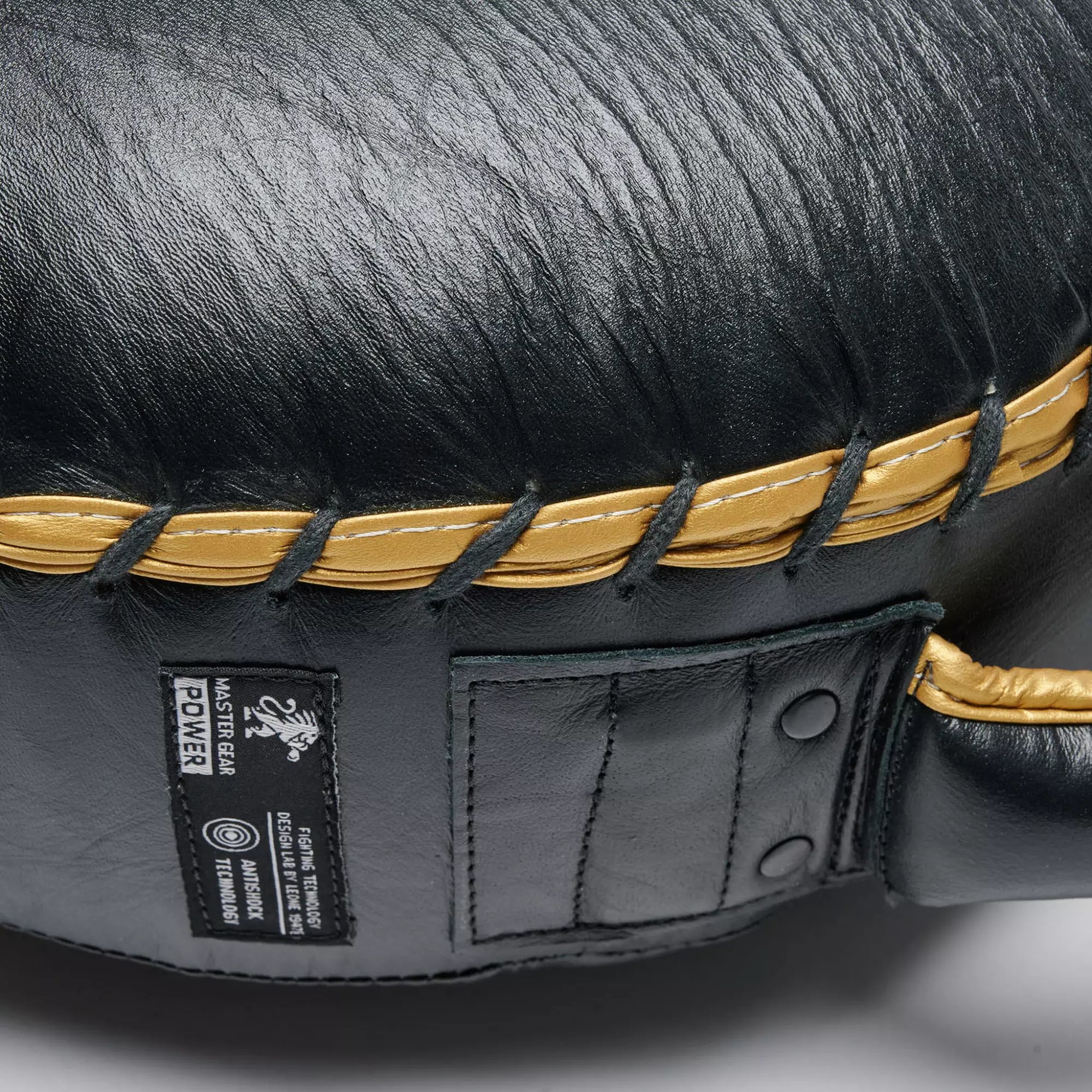 bouclier-leone-rond-noir