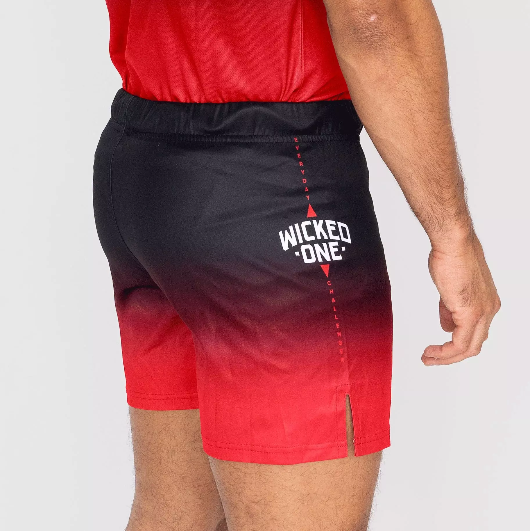 short-eager-wicked1-noir-rouge