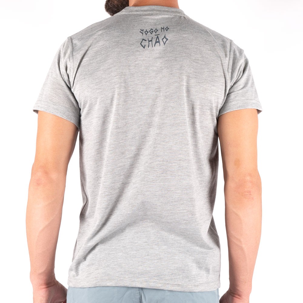 t-shirt-boa-jogo-no-chao