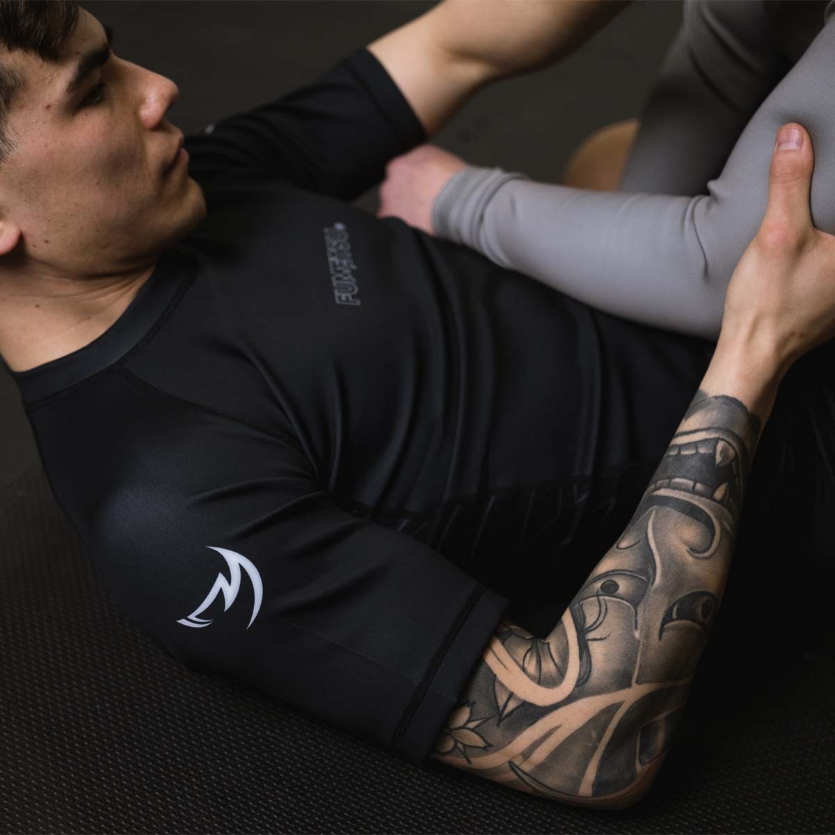 rashguard-fumetsu-manches-courte-icon-noir