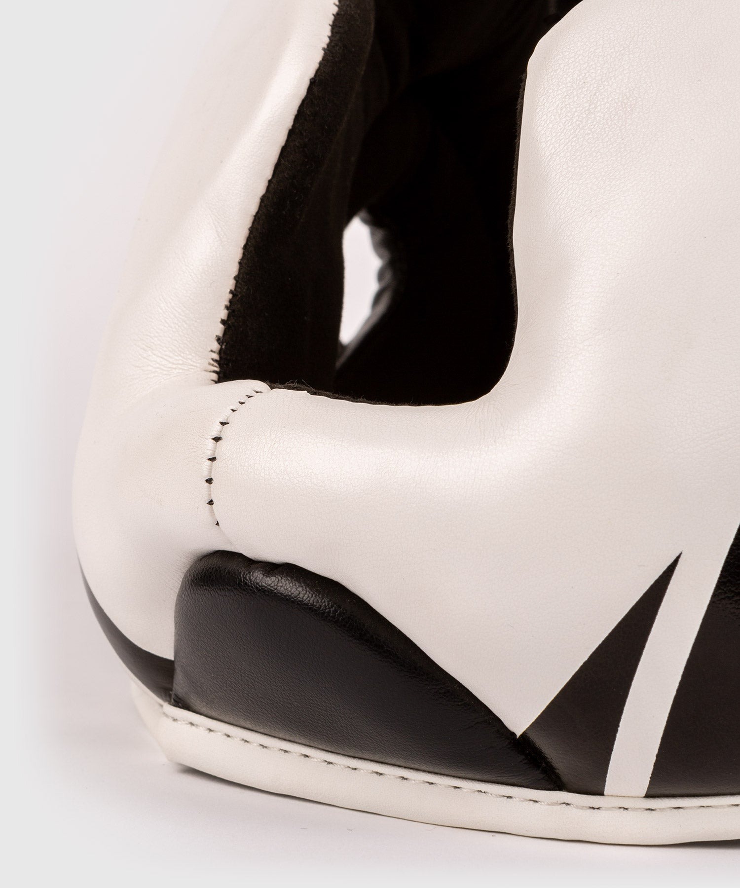casque-de-boxe-challenger-kid-venum-noir-blanc