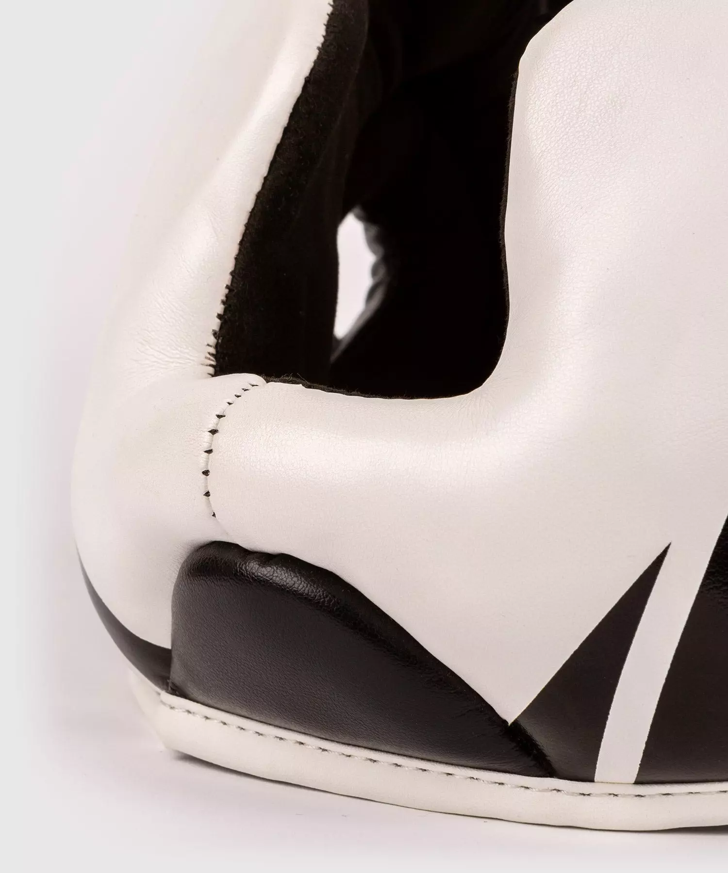 casque-de-boxe-challenger-kid-venum-noir-blanc