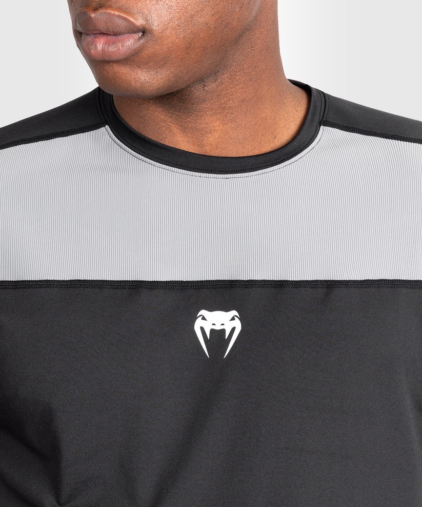 t-shirt-dry-tech-manches-courtes-homme-venum-tempest-noir-gris