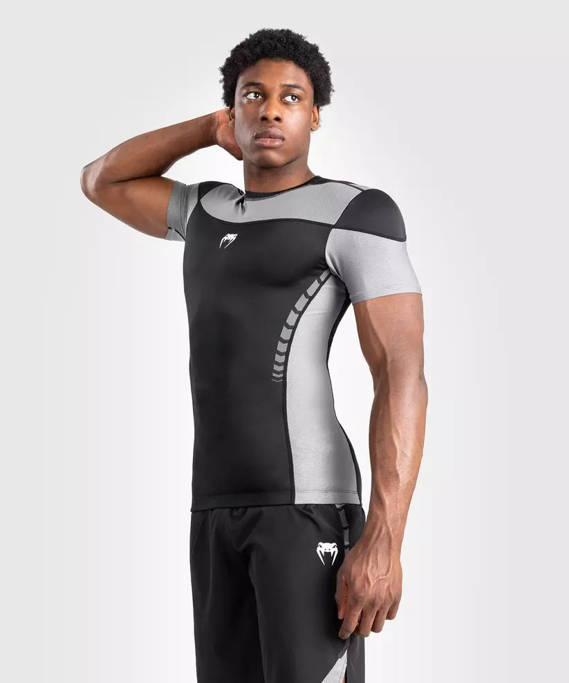 rashguard-manches-courtes-homme-venum-tempest-noir-gris