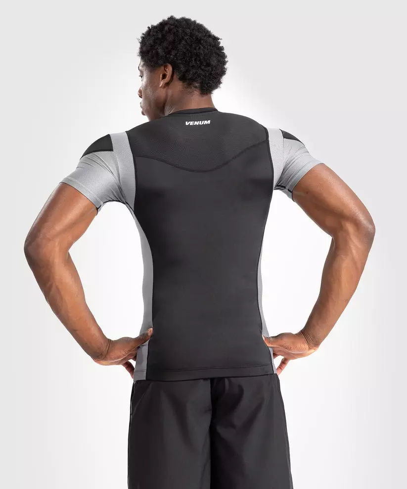 rashguard-manches-courte-homme-venum-tempest-noir-gris