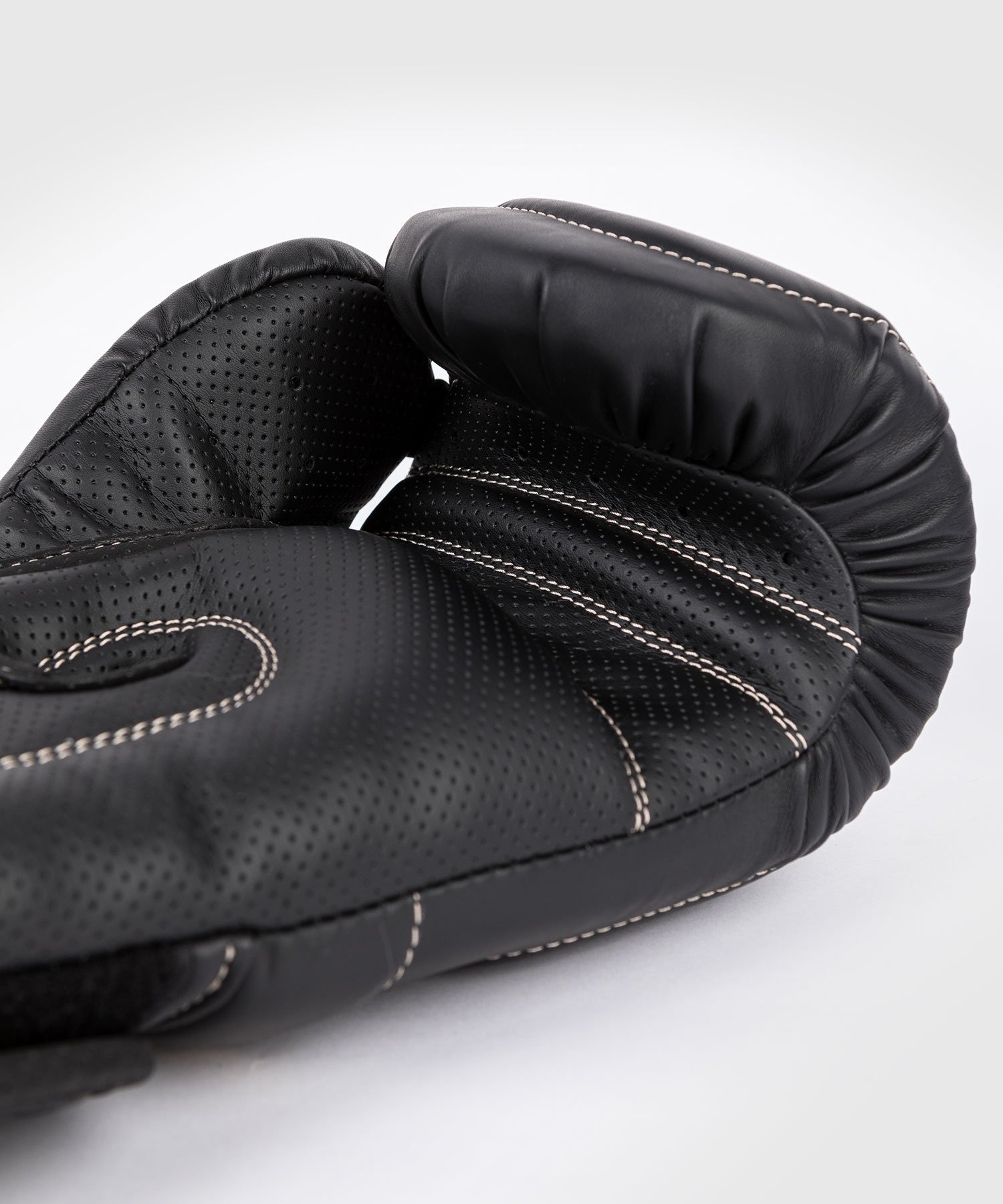 gants-de-boxe-venum-impacte-evo-noir