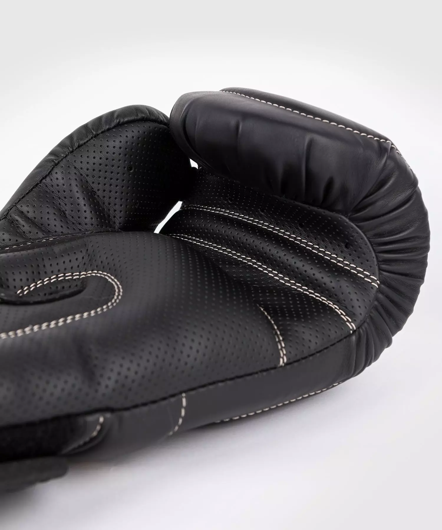 gants-de-boxe-venum-impacte-evo-noir