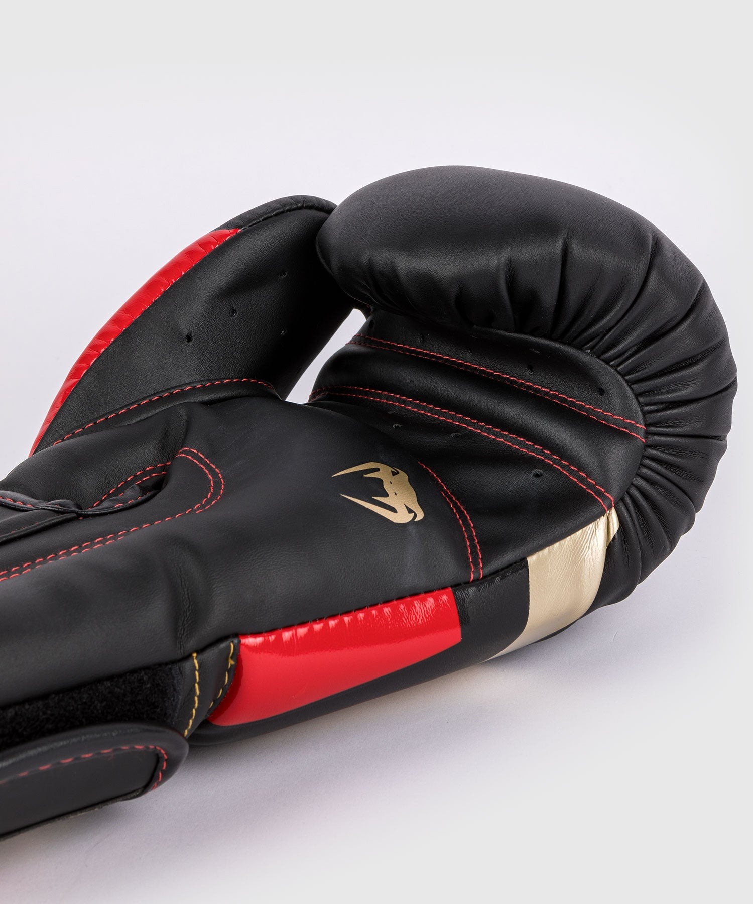 gants-boxe-elite-venum-noir-or